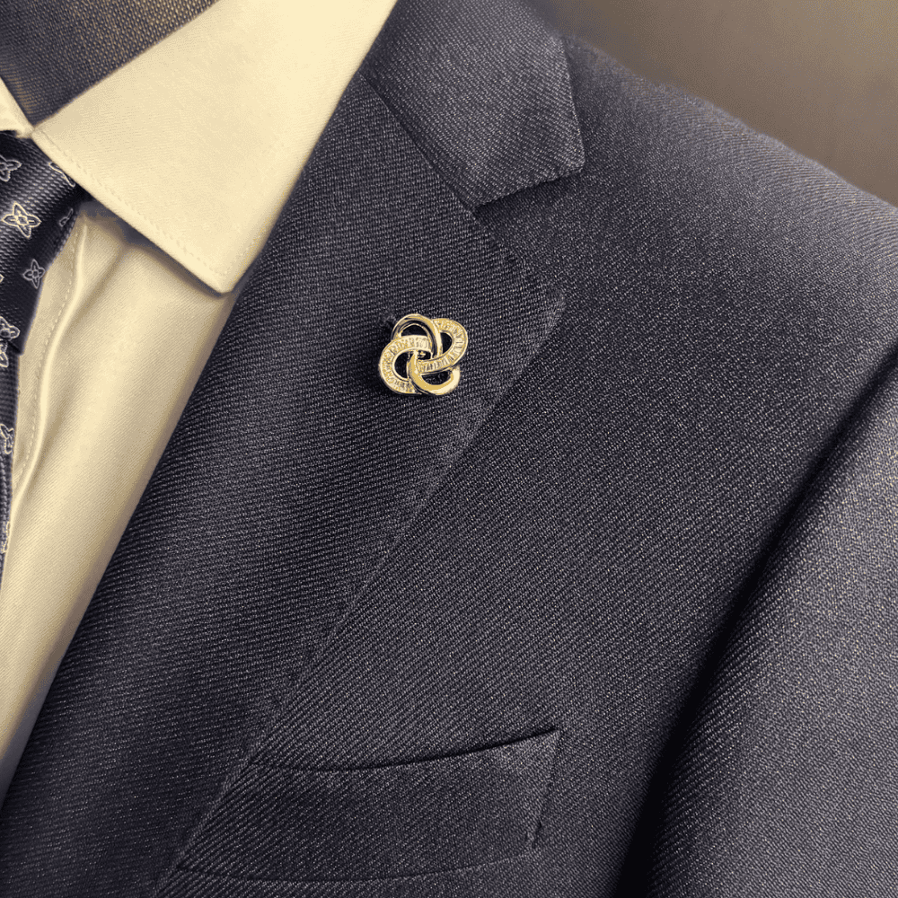 AVELIA Men's Gold Brooch