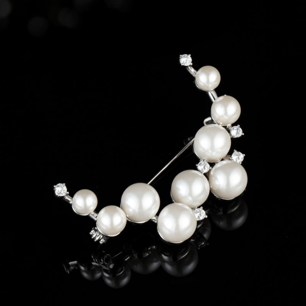 AVELIA Penannular Brooch