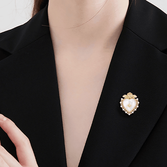 AVELIA Vintage Heart Brooch