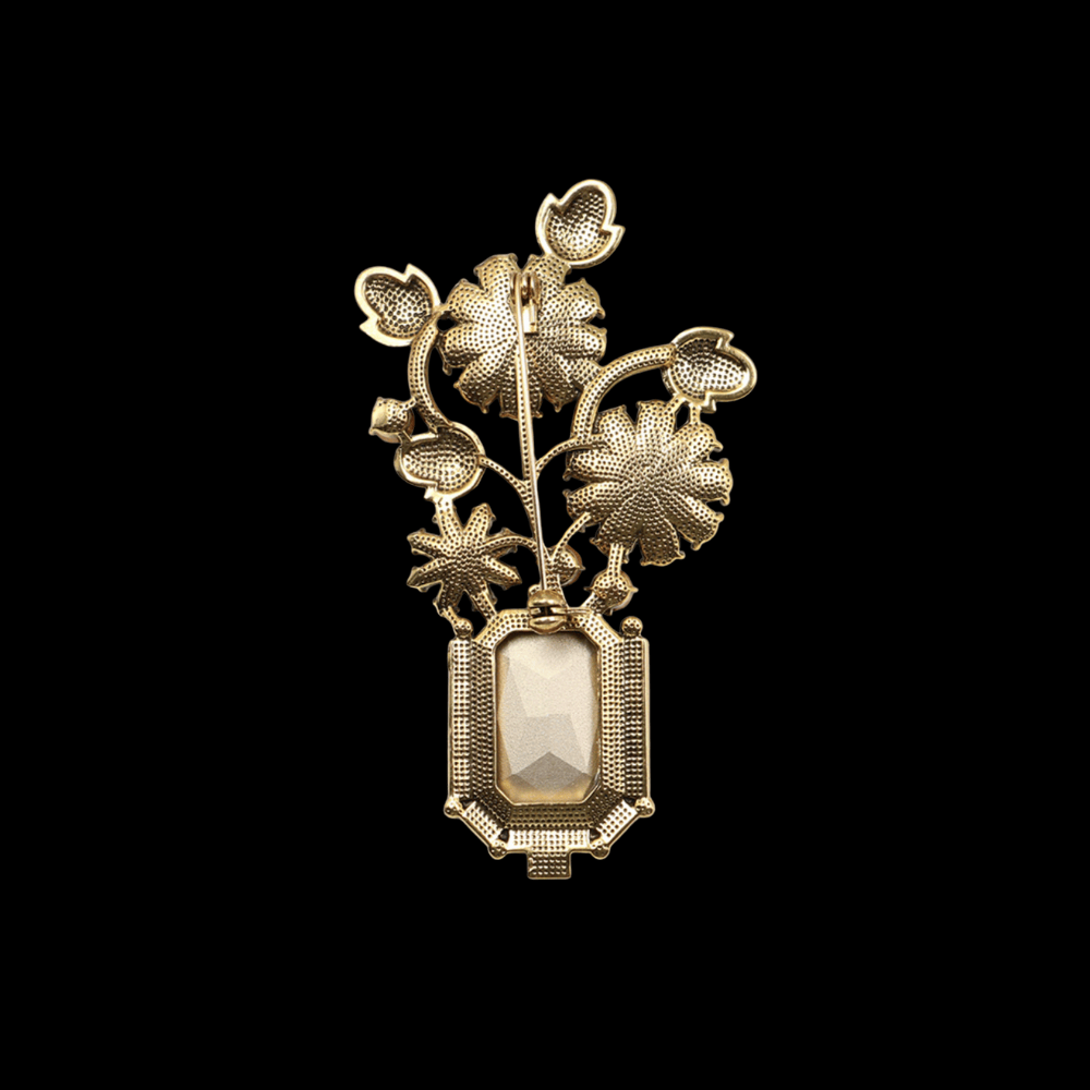 AVELIA Vintage Monet Brooch
