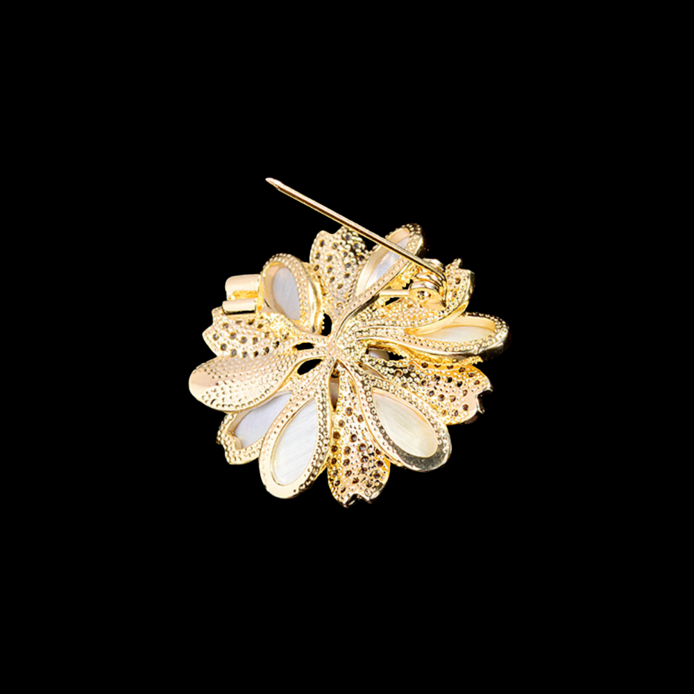 AVELIA Vintage Pearl Daisy Brooch