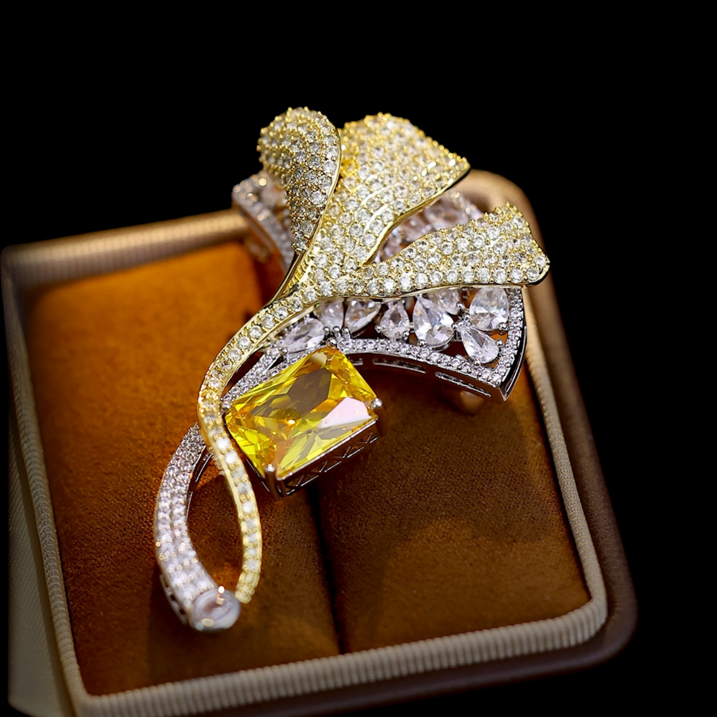 Classic Ginkgo Sunlight Elegance Brooch - AVELIA JEWELRY