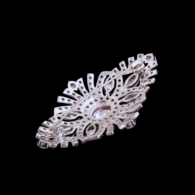AVELIA Vintage Radiant Bloom Elegance Brooch
