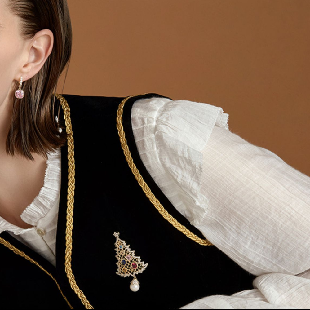 AVELIA Vintage Christmas Tree Brooch