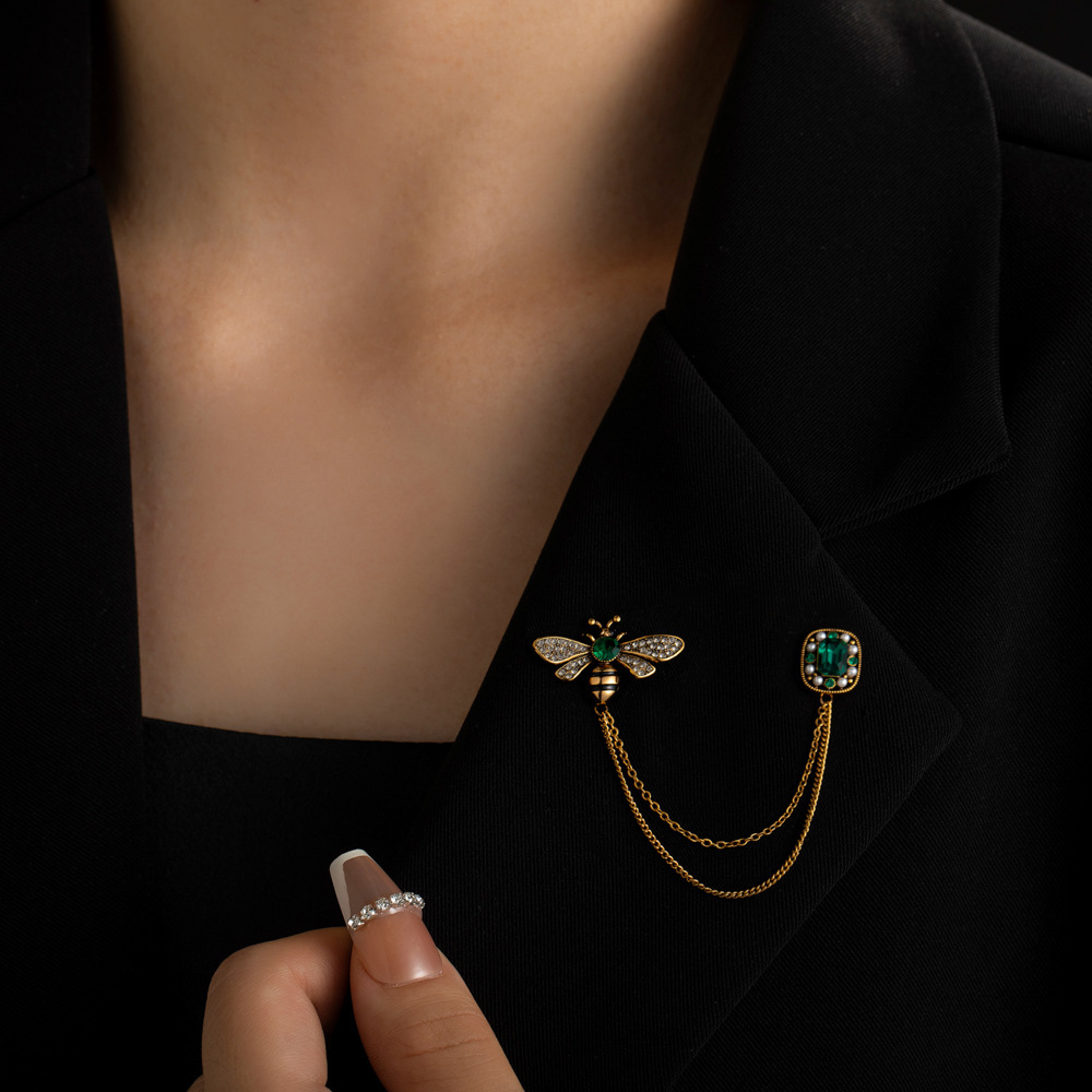 AVELIA Vintage Green Gem Bee Brooch