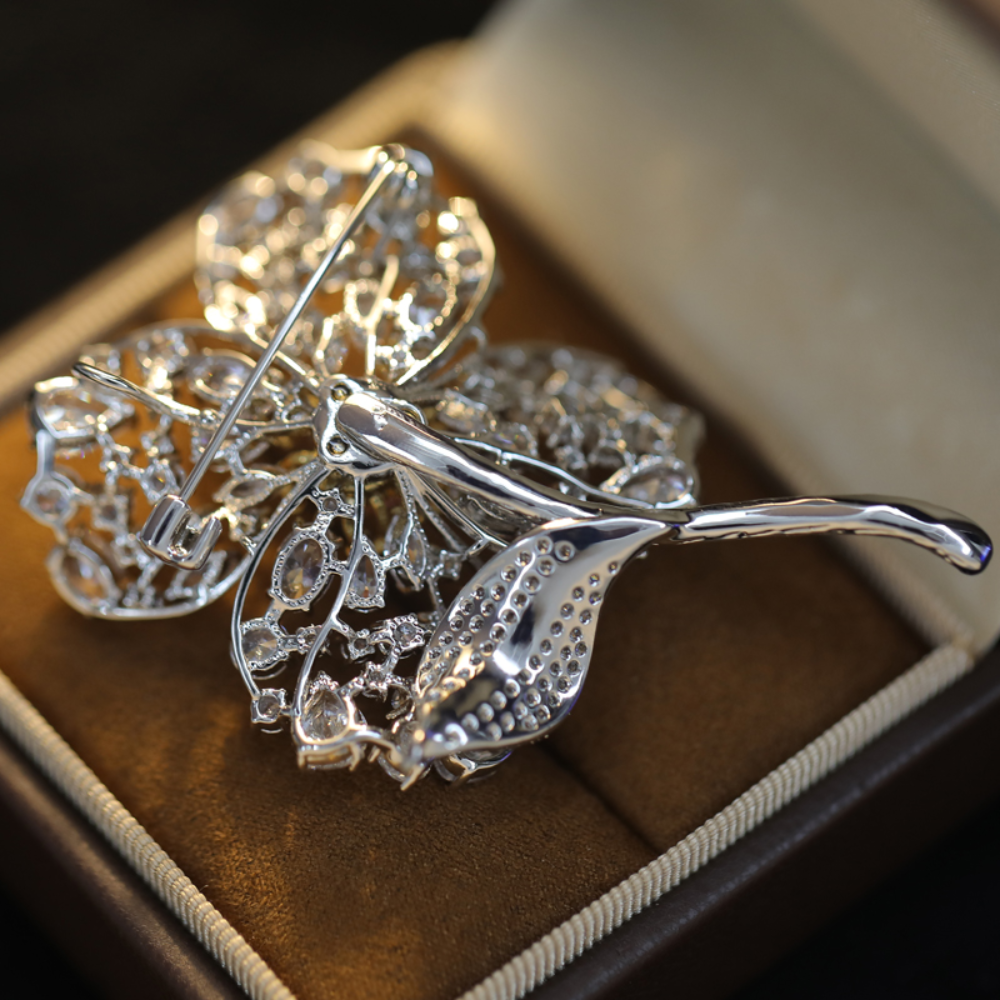 AVELIA Fortunelle Silver Four Leaf Clover Grace Brooch