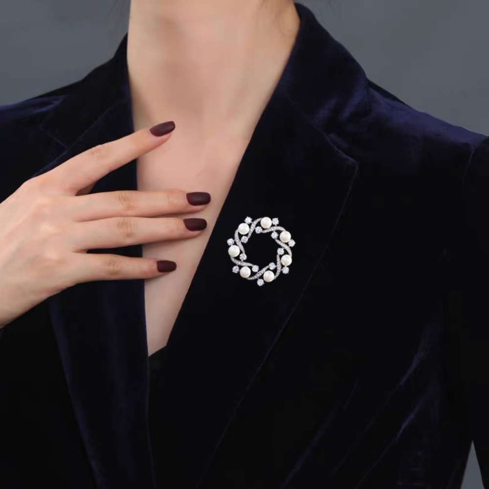 AVELIA Fortunelle Pearl Annular Brooch