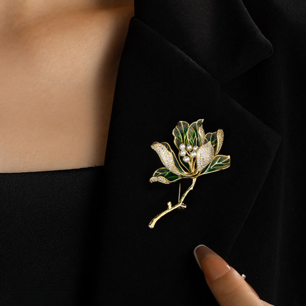 AVELIA Vintage Enamel Flower Brooch