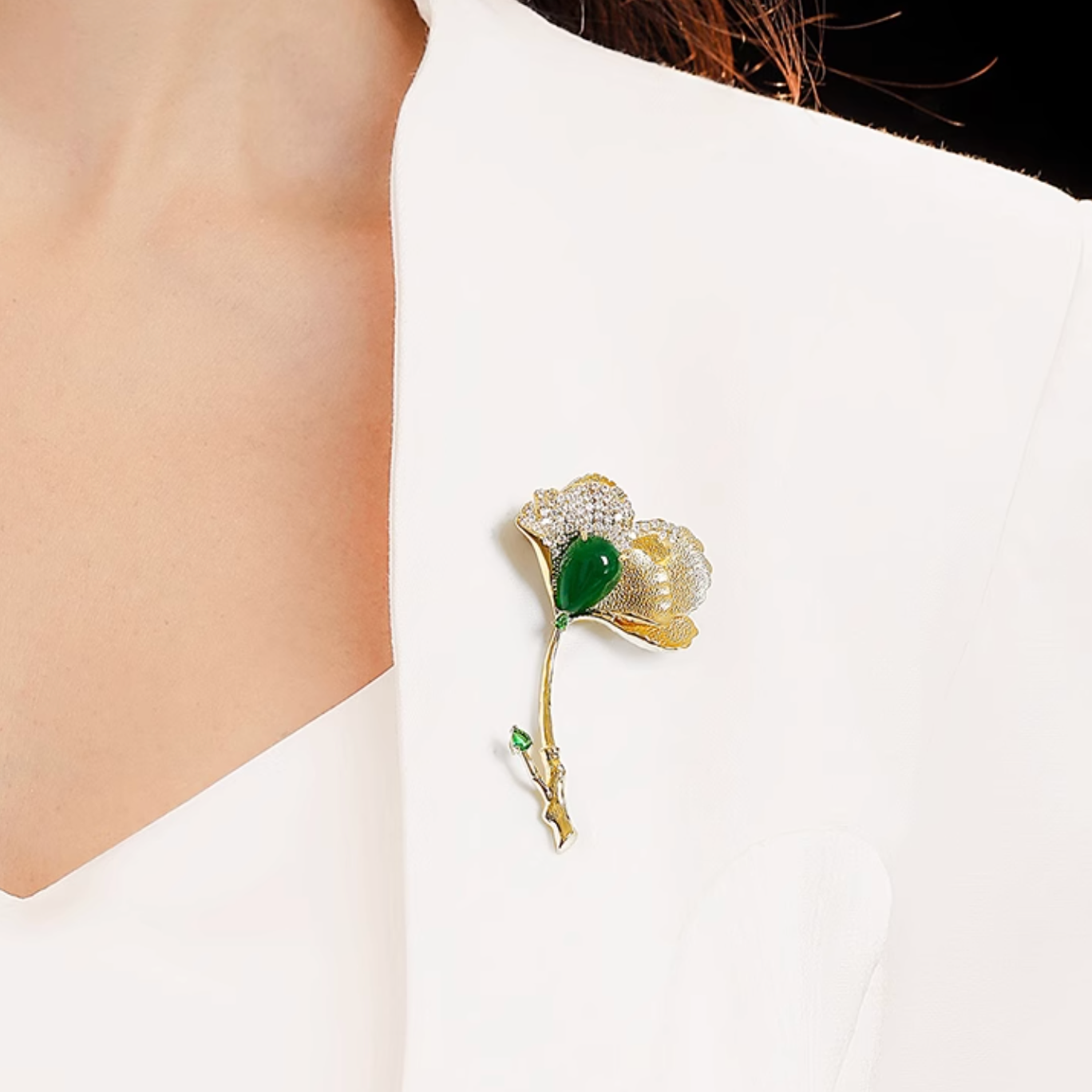 AVELIA Lotr Leaf Brooch