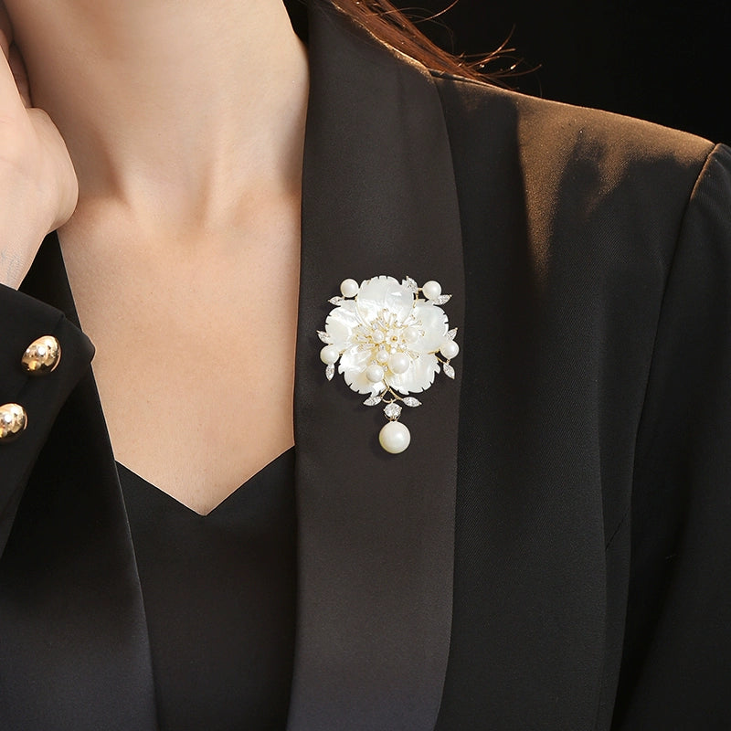 AVELIA Pearl Flower Brooch