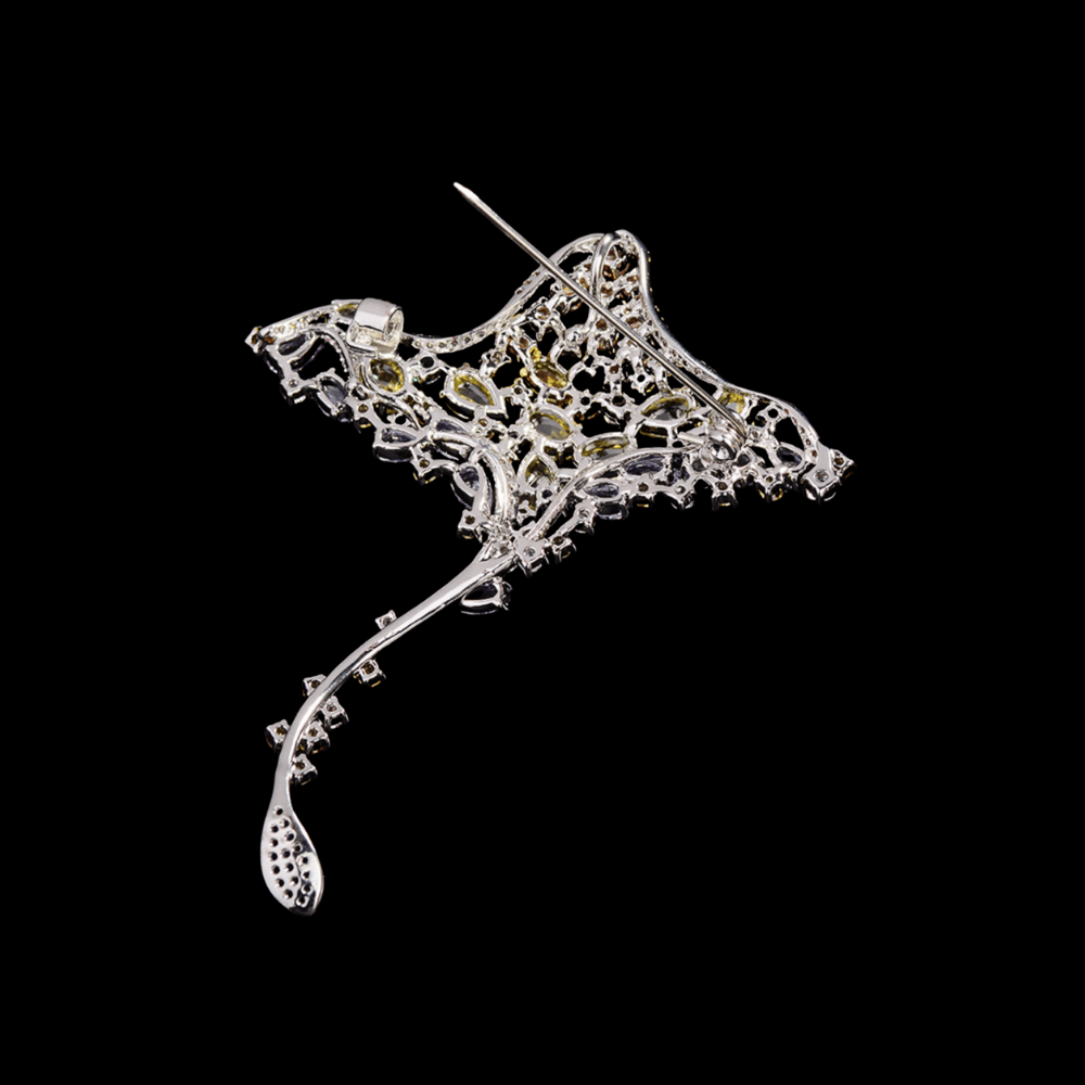 AVELIA Fly Fish Brooch