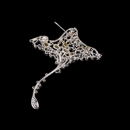 AVELIA Fly Fish Brooch
