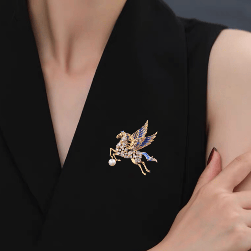 AVELIA Gold Horse Brooch