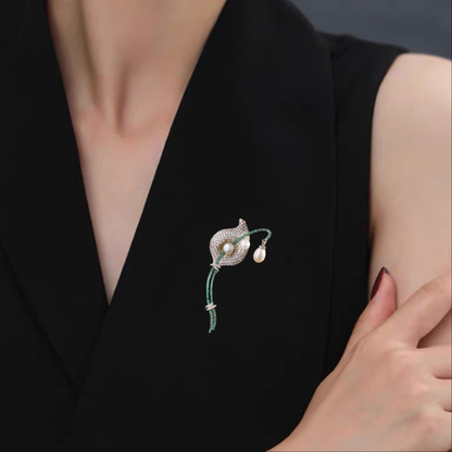 AVELIA Silver Pearl Calla Lily Brooch