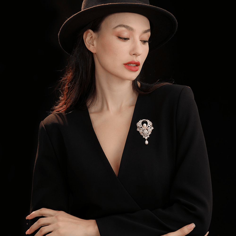 AVELIA Vintage Art Deco Brooch​