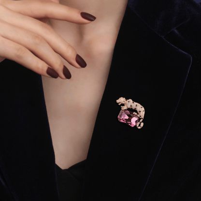 AVELIA Vintage Gold Leopard Brooch