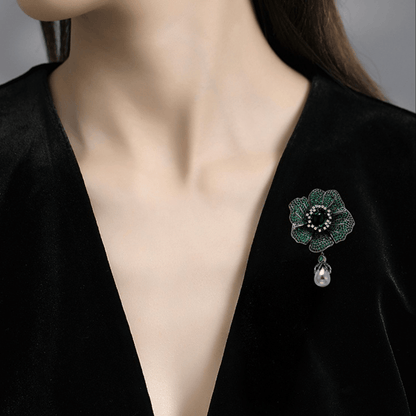 AVELIA Vintage Green Brooch