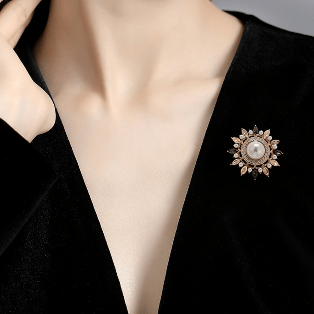 AVELIA Vintage Sunflower Brooch​