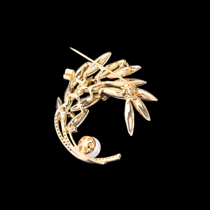 AVELIA Crescent Wheat Pearl Brooch