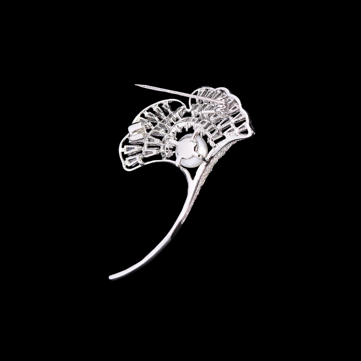AVELIA Crystal Fan Ginkgo Pearl Brooch
