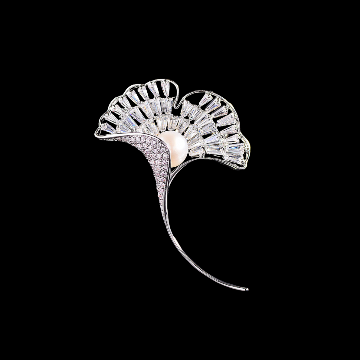 AVELIA Crystal Fan Ginkgo Pearl Brooch