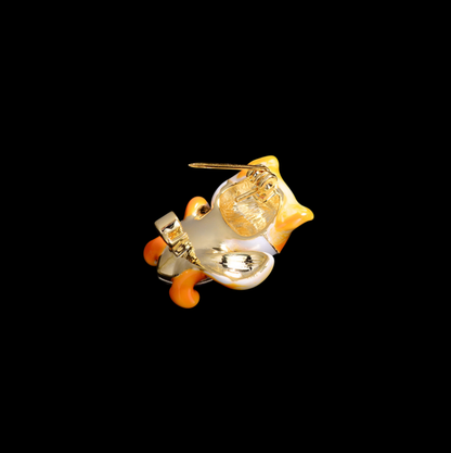 AVELIA Crystal Heart Shiba Inu Brooch