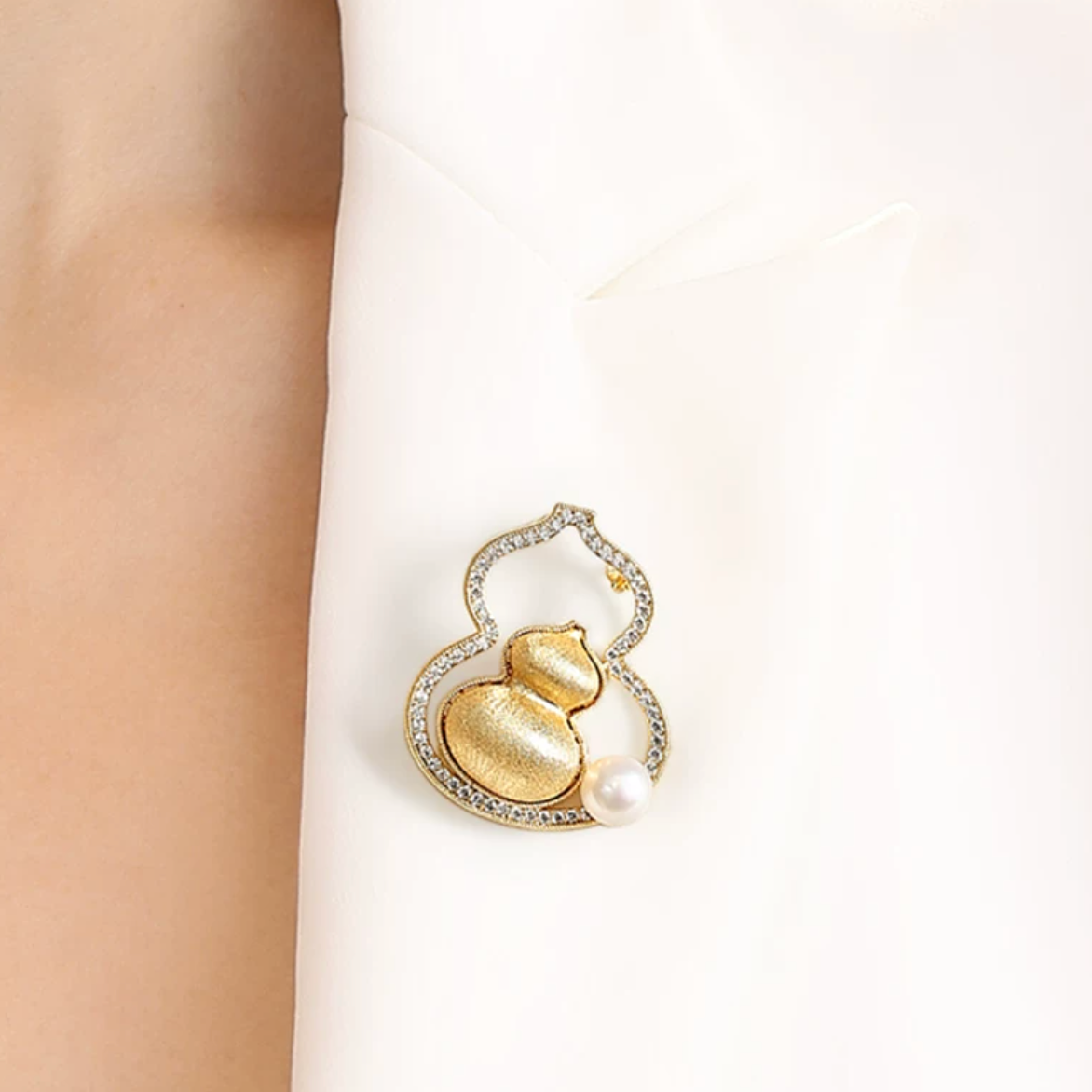 AVELIA Golden Halo Gourd Pearl Brooch