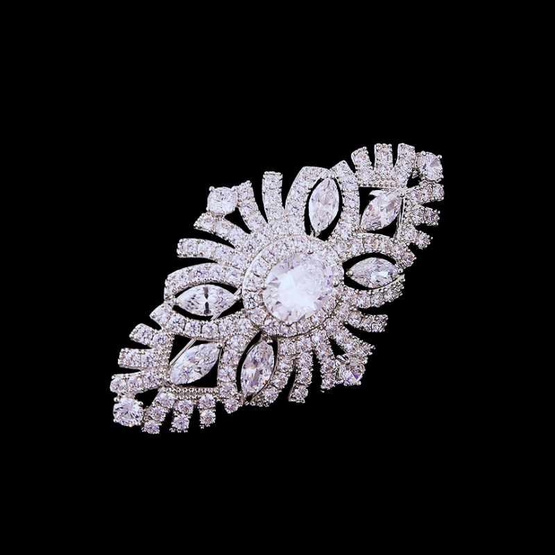 AVELIA Vintage Radiant Bloom Elegance Brooch