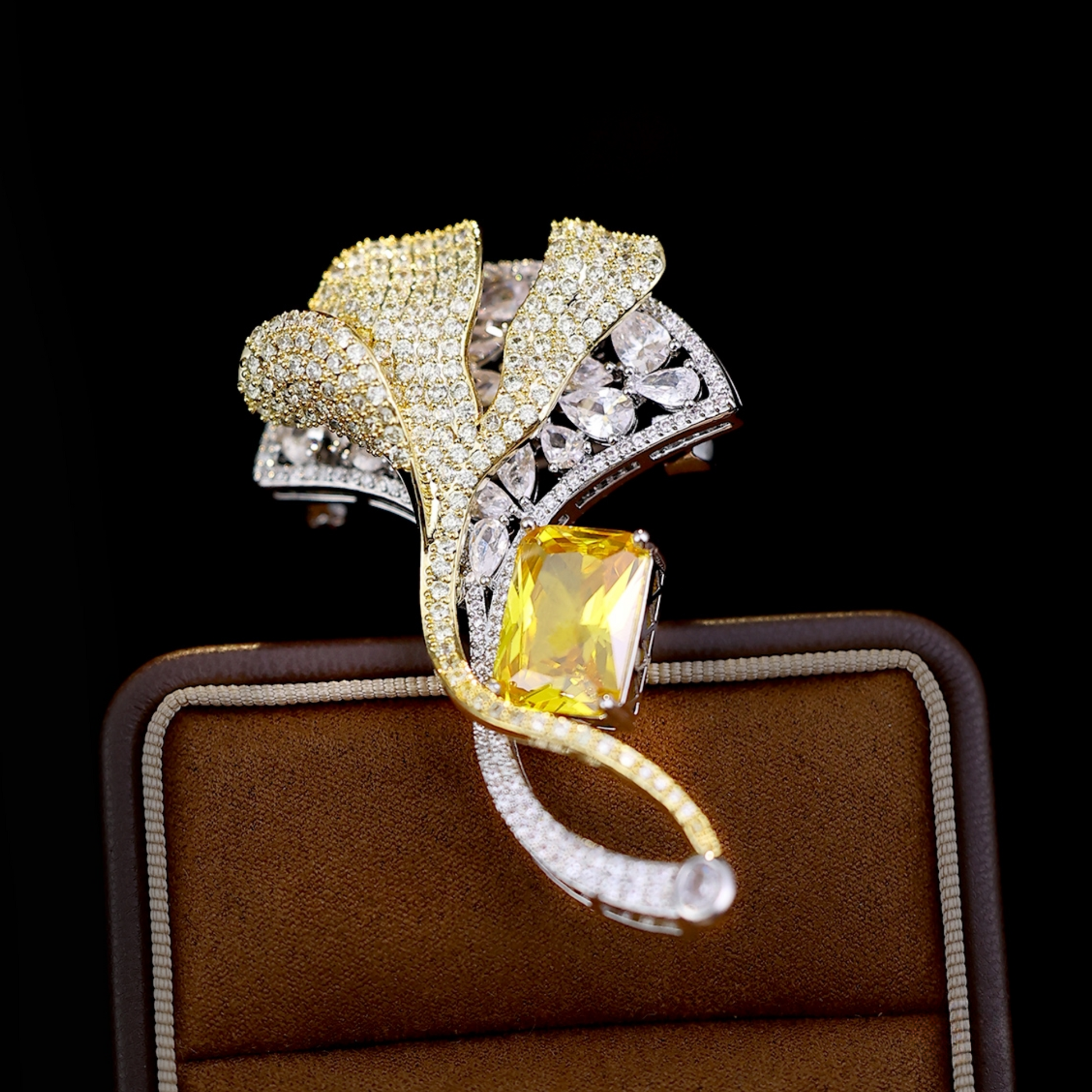 Classic Ginkgo Sunlight Elegance Brooch - AVELIA JEWELRY