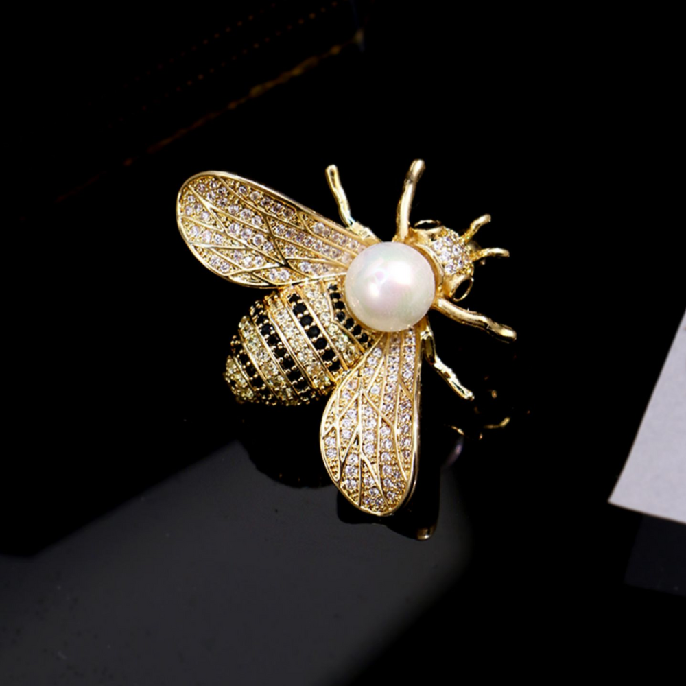 AVELIA Vintage Pearl Bee Elegance Brooch