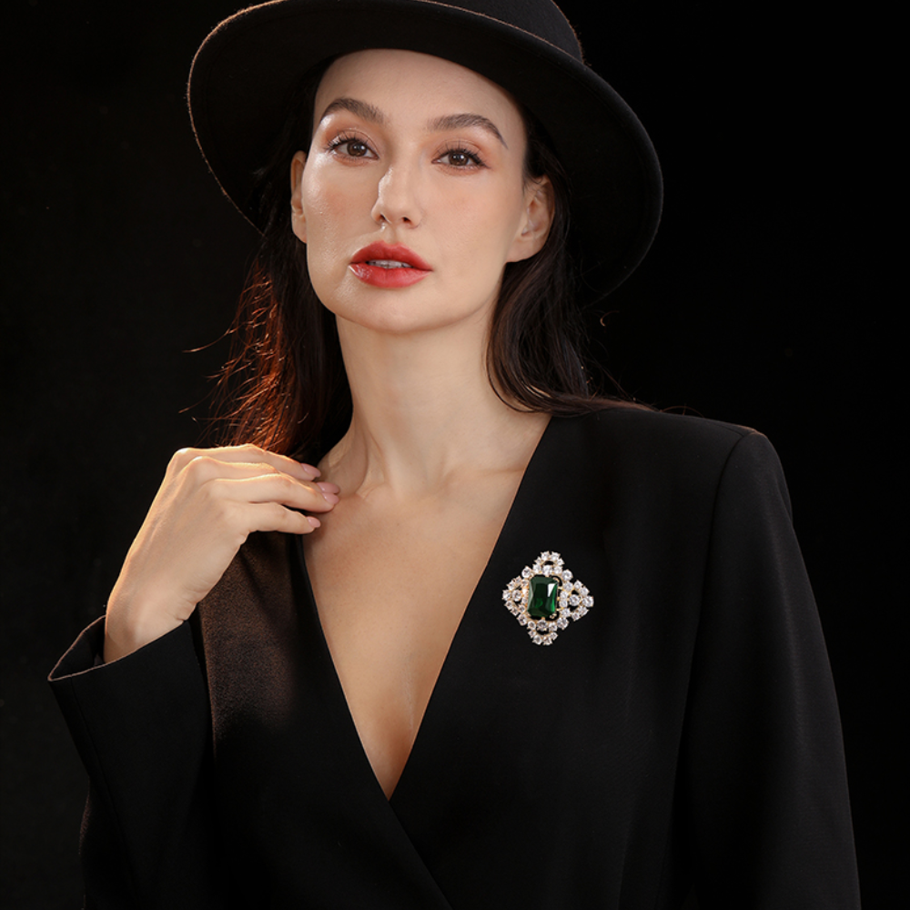 AVELIA Vintage Emerald Allure Brooch
