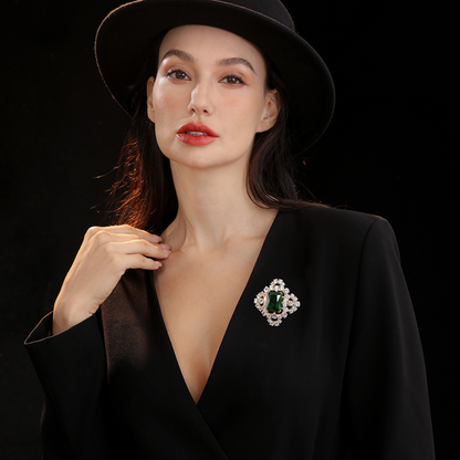 AVELIA Vintage Emerald Allure Brooch
