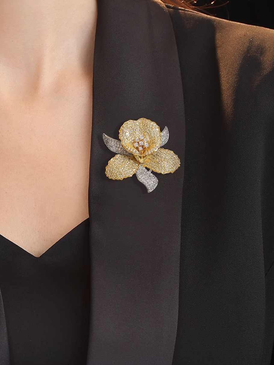 AVELIA Classic Golden Blossom Grace Brooch