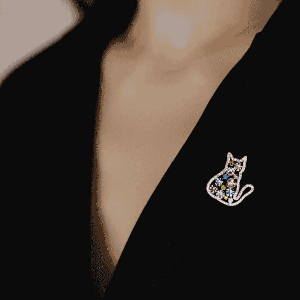 AVELIA Vintage Cat Brooch